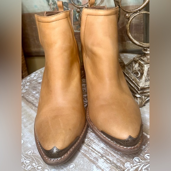 EUC Jeffrey Campbell “Cromwell” Leather Ankle Bootie in Tobacco. Size 8 - Picture 10 of 15